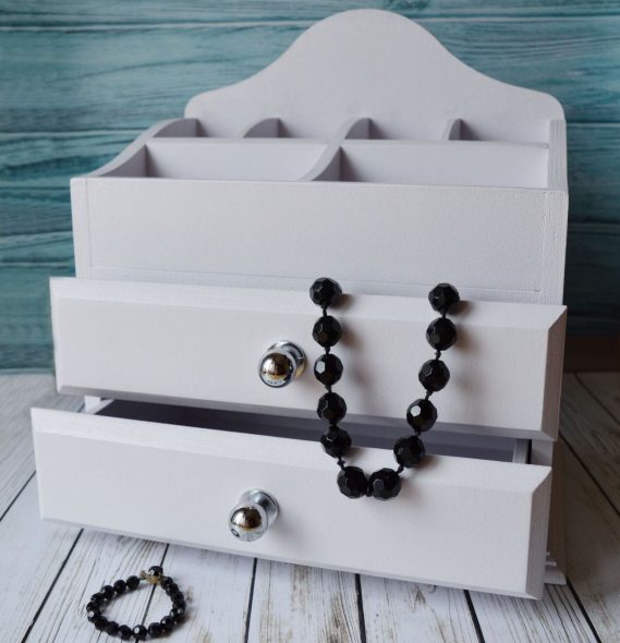 commode miniature pour les cosmétiques