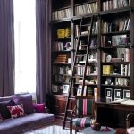 bibliothèque avec escalier