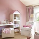 étagère de maison pour les jouets