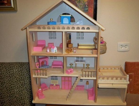 étagère de maison pour les jeux