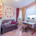 canapé lit bébé français dans la crèche