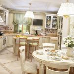 intérieur d'une petite cuisine-salon