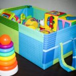 boîte en carton pour jouets avec leurs propres mains