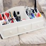 commode pour cosmétiques avec tiroirs