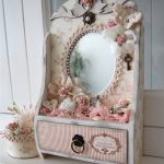 commode pour cosmétiques avec miroir