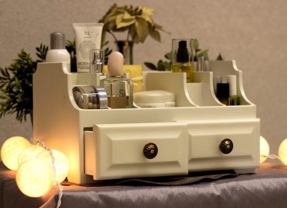 conception de la commode pour les cosmétiques
