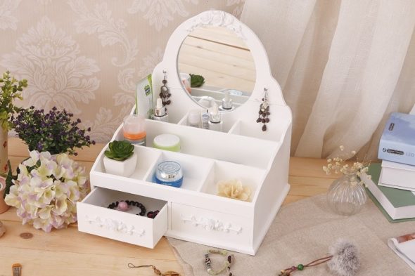 commode pour cosmétiques avec miroir