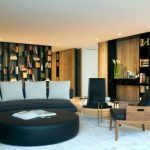 bibliothèque dans le salon