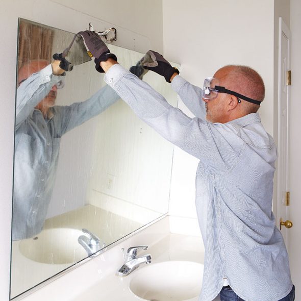 montage miroir de salle de bain
