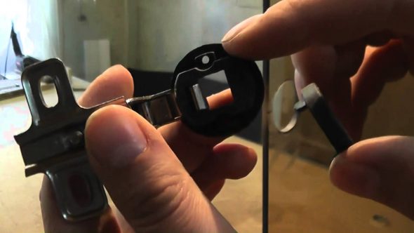 fixation des charnières sur les portes en verre