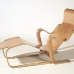 chaise confortable en contreplaqué