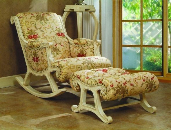fauteuil à bascule avec support
