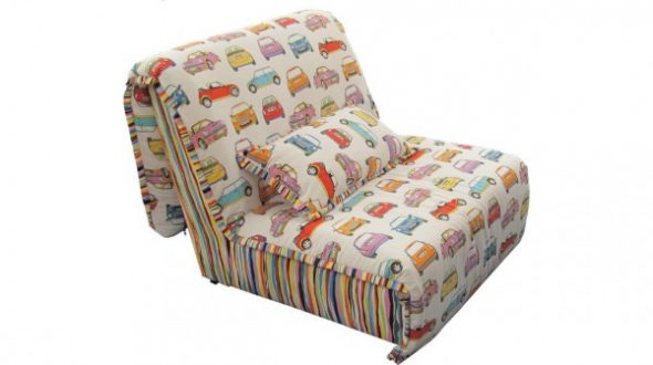 fauteuil lit accordéon sans accoudoirs dans la chambre d'enfant