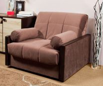 fauteuil-lit avec coussins