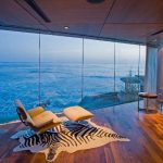 chaise avec repose-pieds
