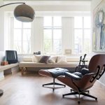 fauteuil avec repose-pieds dans le salon