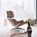 fauteuil avec repose-pieds à l'intérieur