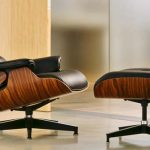 chaise avec repose-pieds photo