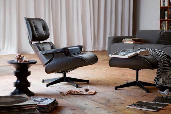 fauteuil avec repose-pieds dans le salon
