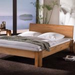 lit simple en bois massif