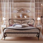 lit en métal avec matelas orthopédique photo