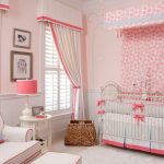 lit bébé rose