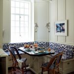 cuisine avec un canapé dans un style moderne