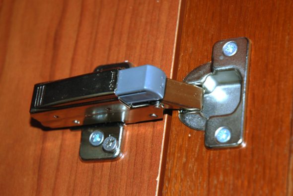charnières de porte de cuisine