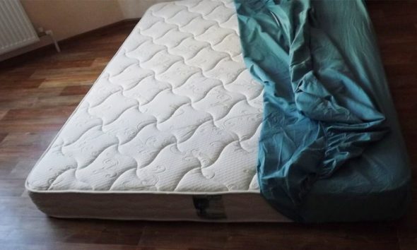 ramasser le matelas au lit