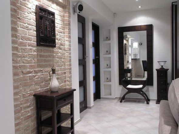 salle avec miroir