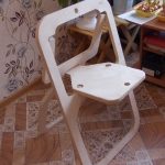 chaise pliante en contreplaqué à l'intérieur