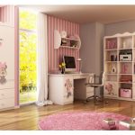 rack la jouets dans la crèche pour les filles