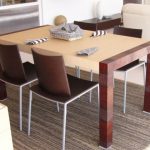 table à l'intérieur
