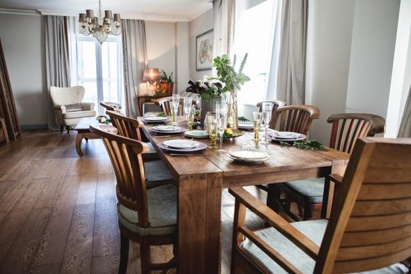 dimanche dîners de famille à la grande table