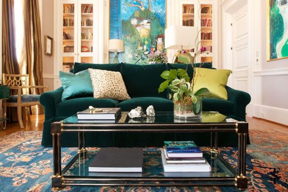 canapé vert à l'intérieur