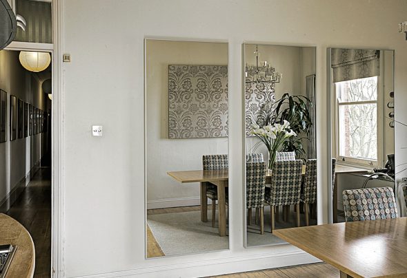 miroirs sur le mur