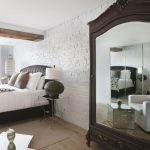 miroir sur l'armoire
