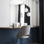 miroir sur le mur