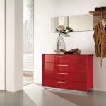 miroir dans le couloir au-dessus de la commode