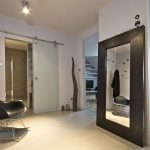 miroir dans le couloir dans le cadre