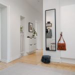 long miroir dans le couloir