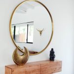 miroir dans le couloir rond