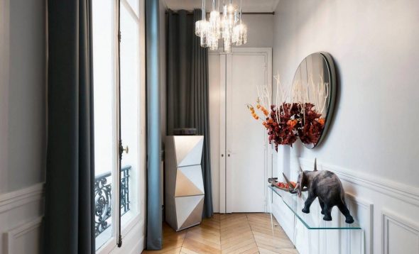 miroir en face de la porte