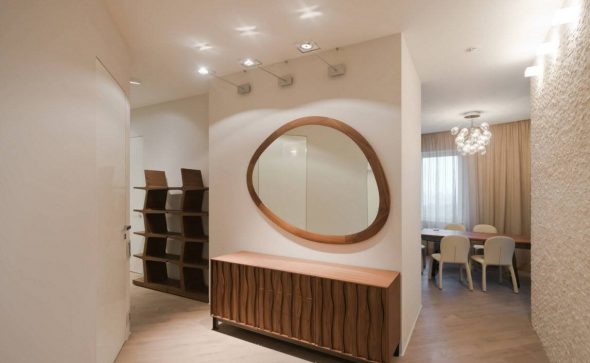 miroir à l'intérieur du couloir