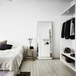 miroir dans la chambre scandinave