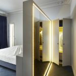 miroir dans la chambre d'une grande taille