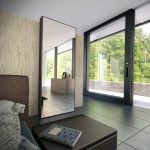 miroir dans la chambre près du lit
