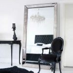 miroir dans la chambre dans le cadre