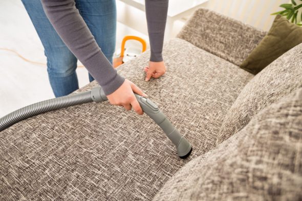Nettoyage du canapé à la maison - images
