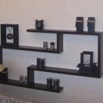 Étagères décoratives sur le mur photo